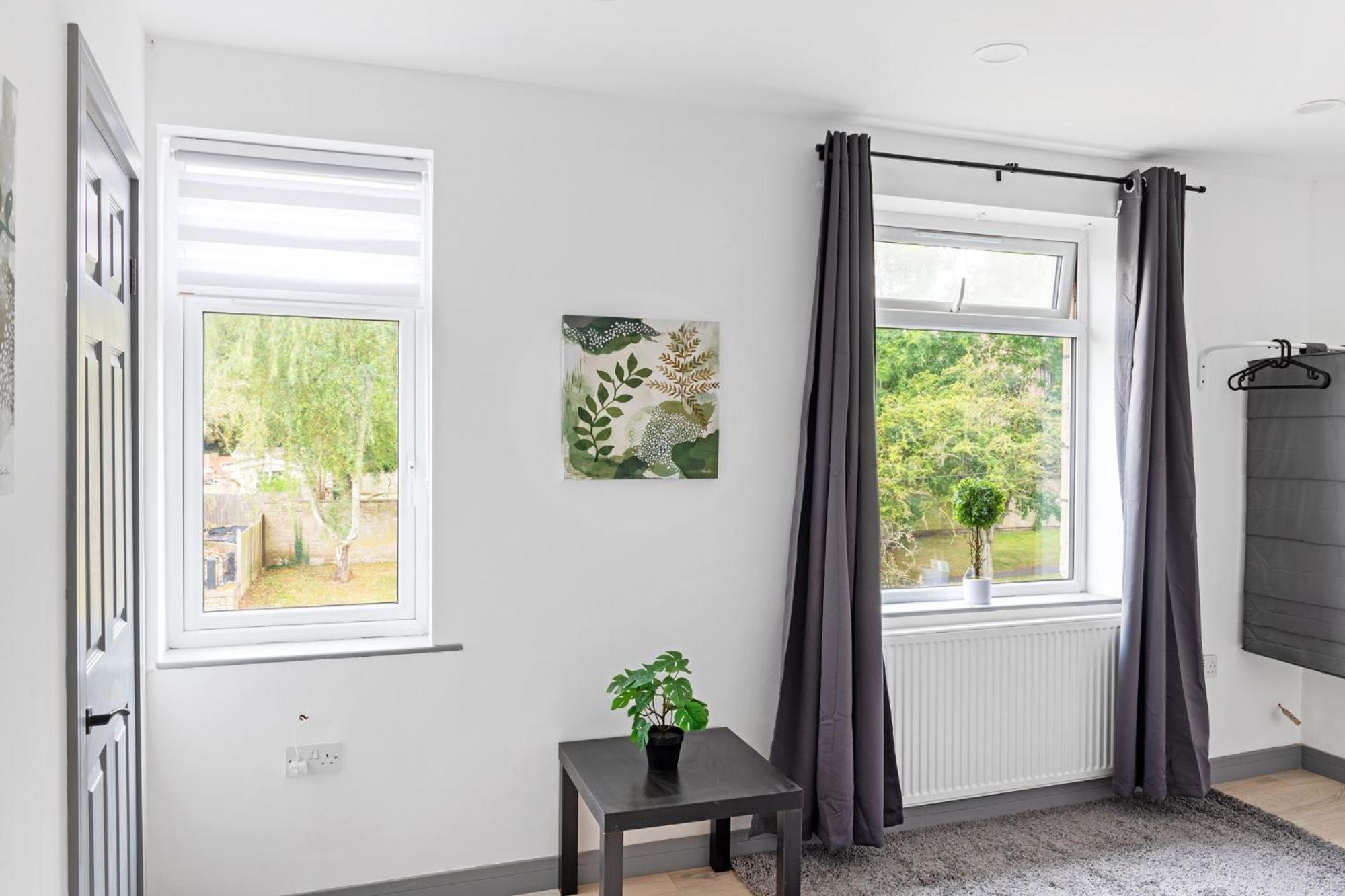 Stanion Luxurious 3 Bedroom Modern House Northamptonshire, Double, Twins, Single, Free Parking, Free Wi-Fi, Pets, Up To 8 Sleeps, 4 Smart Tvs 코비 외부 사진