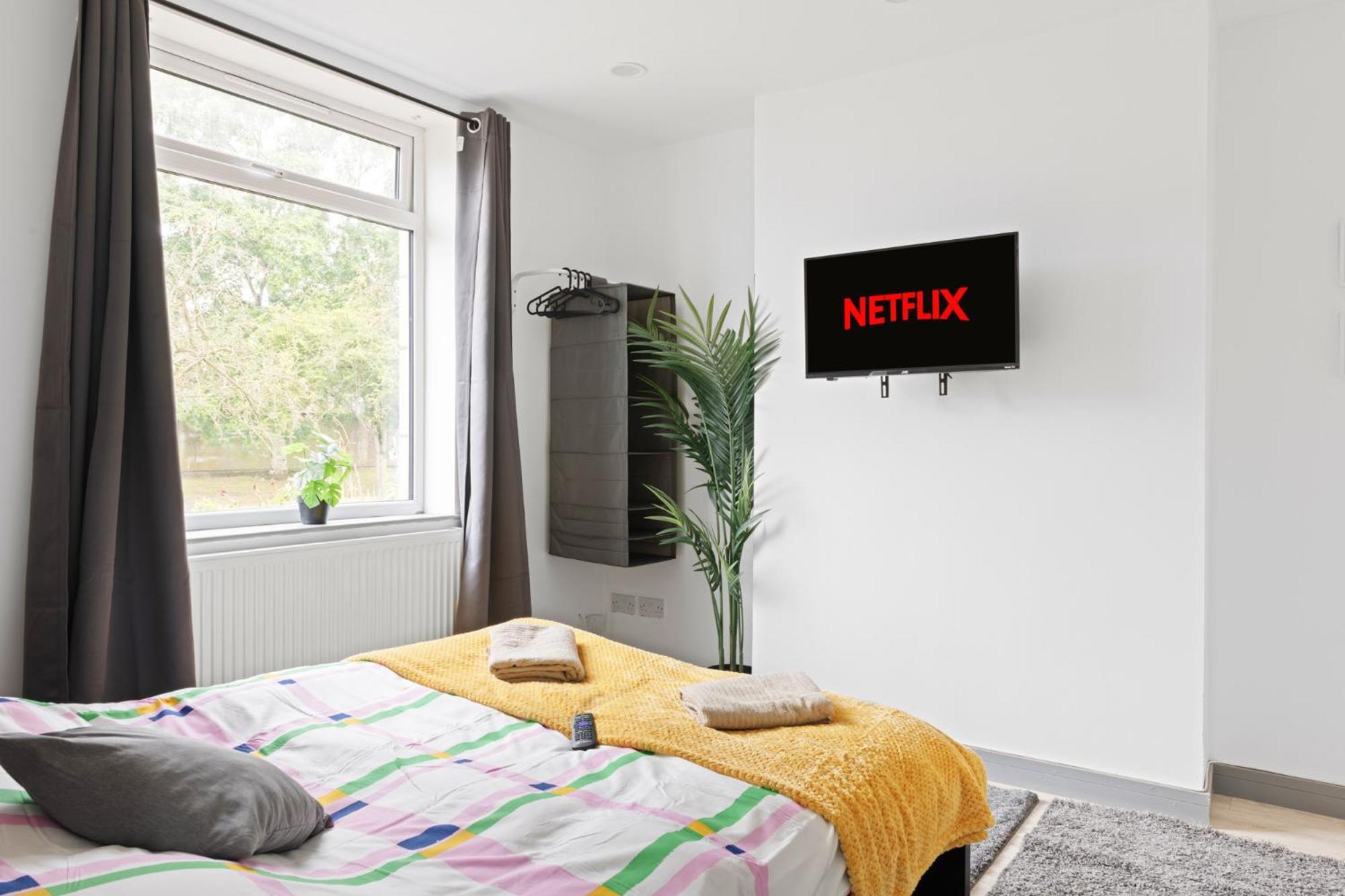 Stanion Luxurious 3 Bedroom Modern House Northamptonshire, Double, Twins, Single, Free Parking, Free Wi-Fi, Pets, Up To 8 Sleeps, 4 Smart Tvs 코비 외부 사진