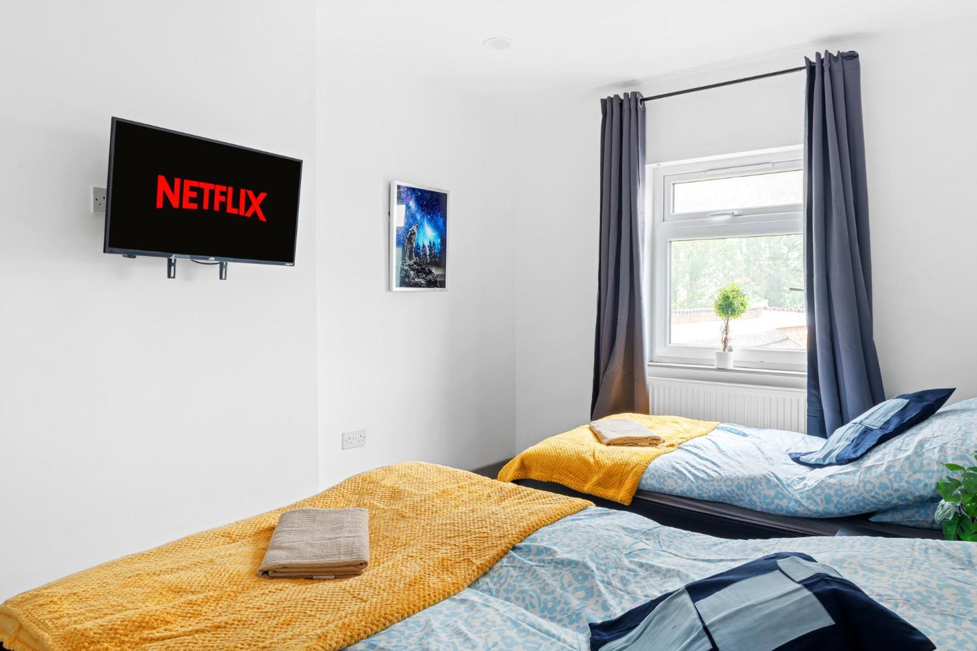 Stanion Luxurious 3 Bedroom Modern House Northamptonshire, Double, Twins, Single, Free Parking, Free Wi-Fi, Pets, Up To 8 Sleeps, 4 Smart Tvs 코비 외부 사진